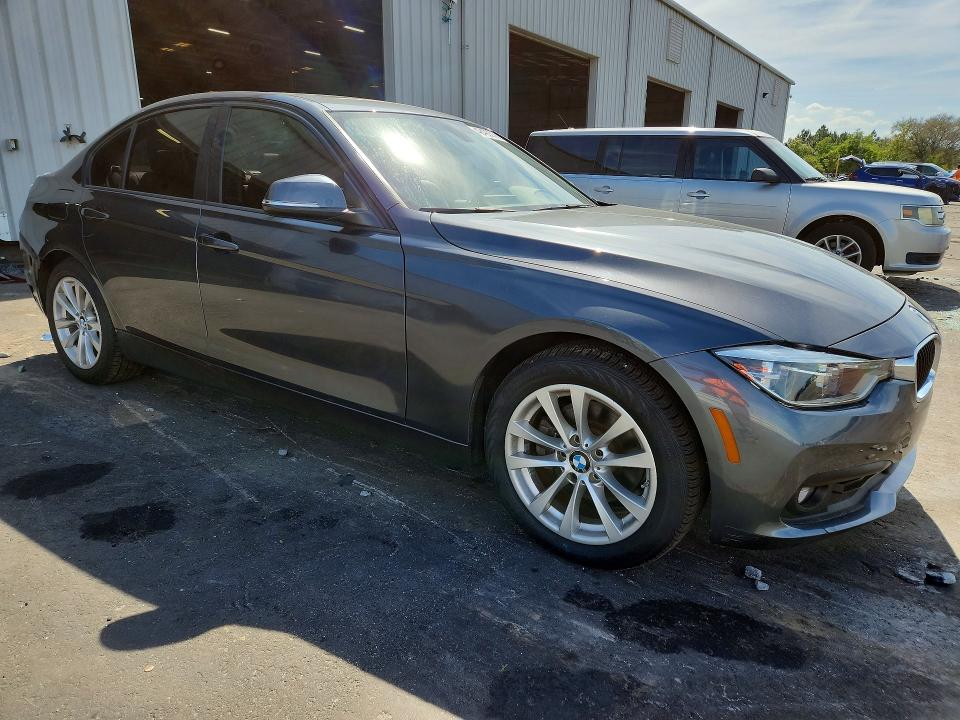 2018 BMW 3er VIN WBA8E1G50JNU90517 COPART salvage auction — REAR END, Fl - Cert Of Title Slvg Rebuildable, sold $4,600 on 2026-07-27 (photo 4)