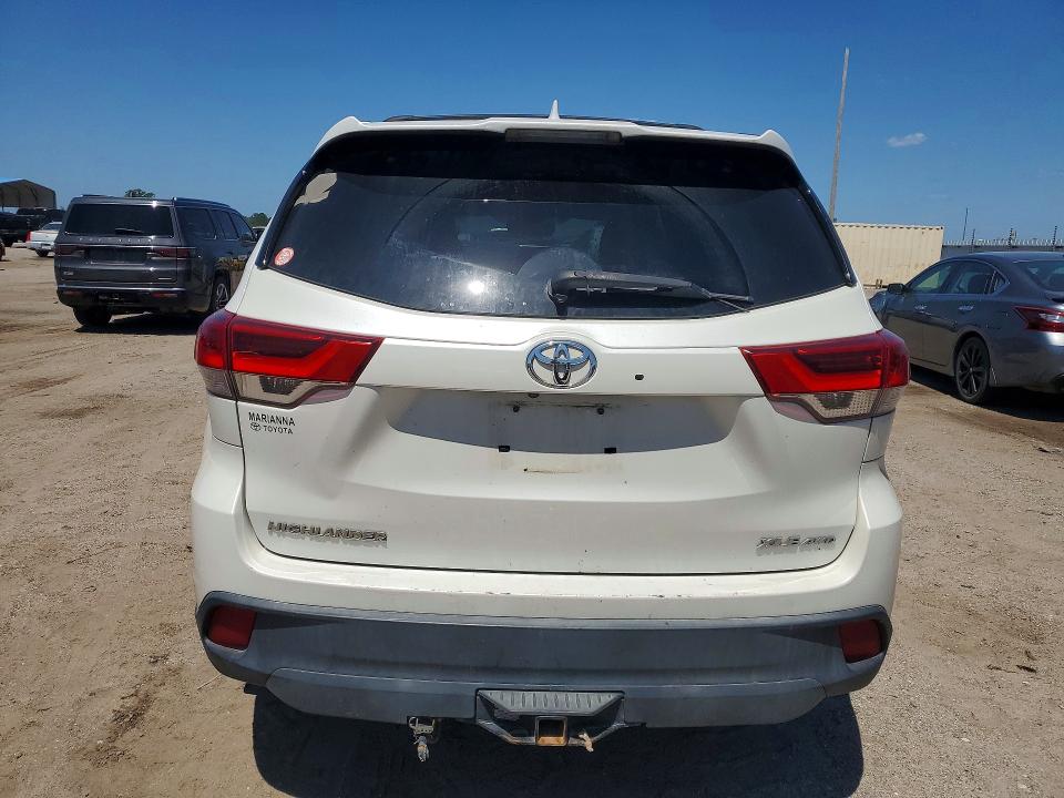 2018 Toyota Highlander VIN 5TDJZRFH4JS528974 COPART salvage auction — MINOR DENT/SCRATCHES, Fl - Certificate Of Title, sold $12,000 on 2026-07-02 (photo 6)