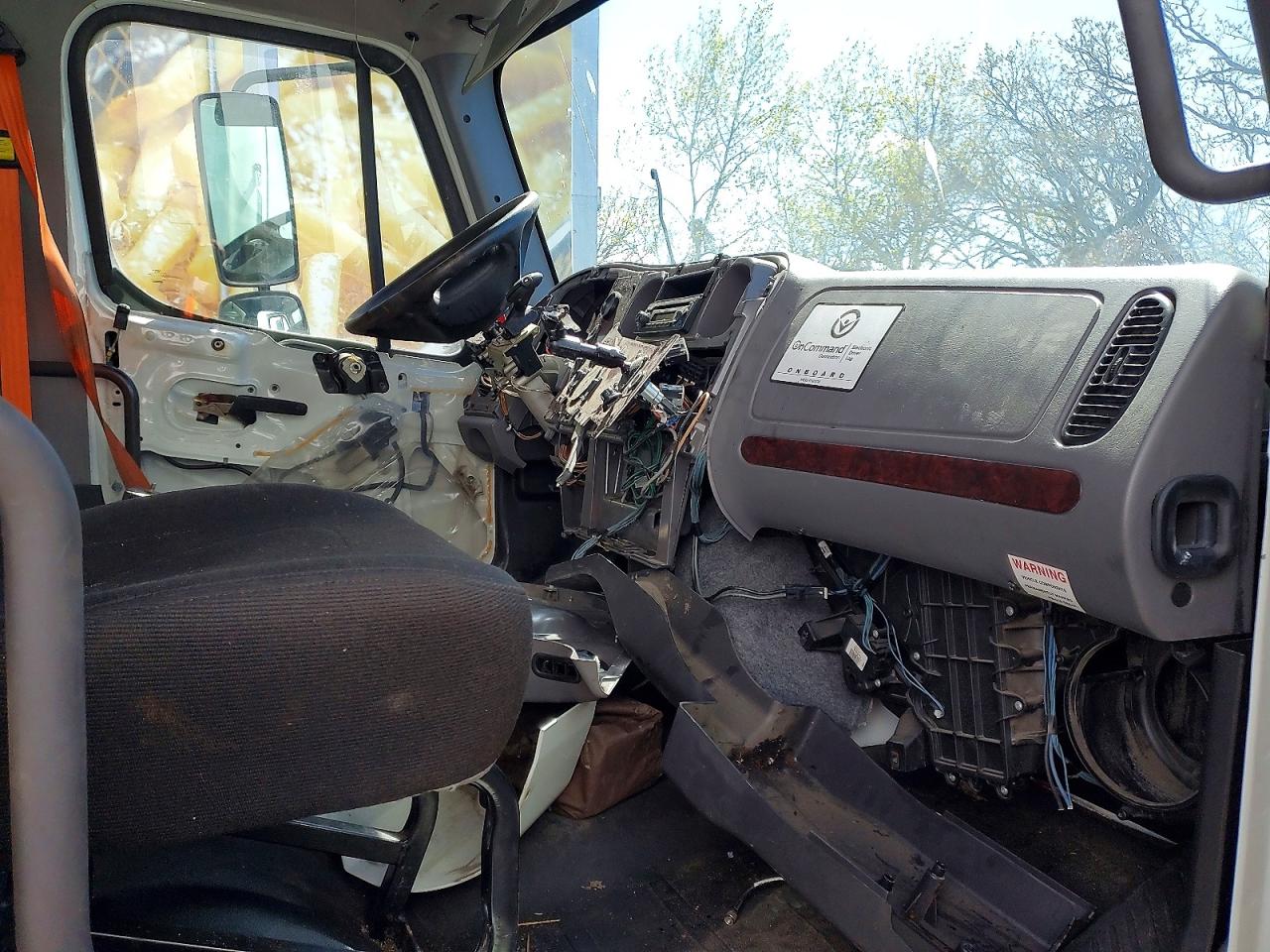 2013 Freightliner M2 VIN 1FVACWDT0DHFA5145 COPART salvage auction — Front End, MN - CERTIFICATE OF TITLE, sold $275 on 2026-07-07 (photo 8)