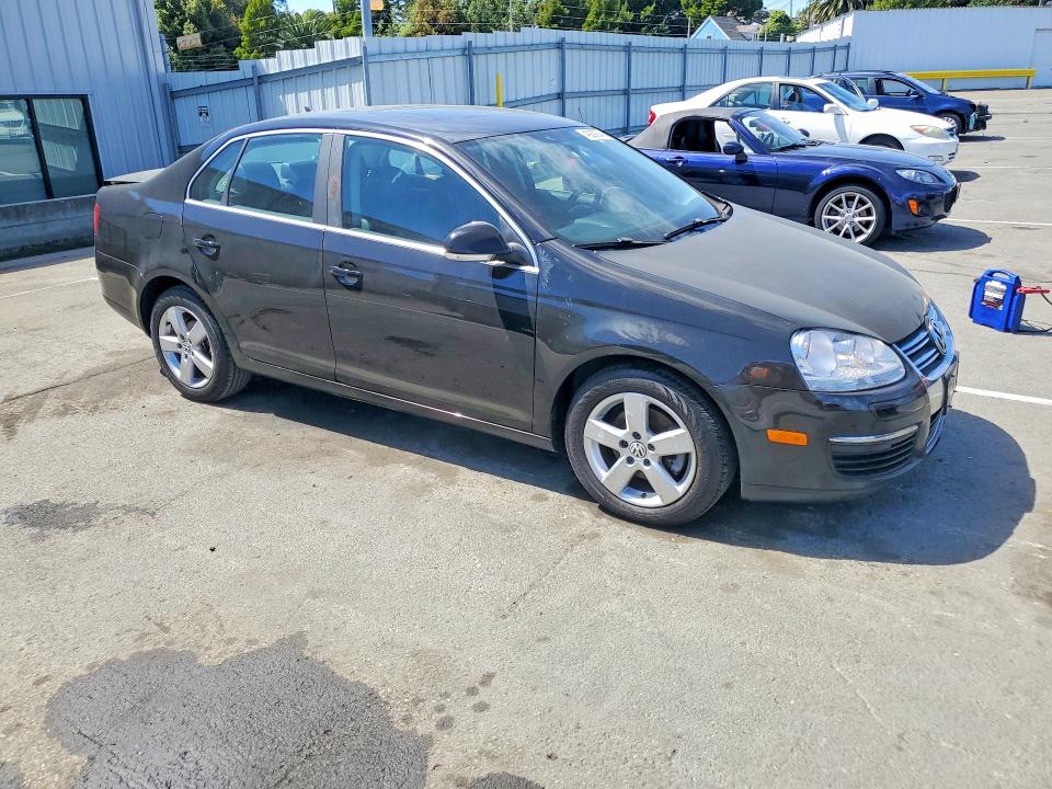 2008 Volkswagen Jetta VIN 3VWRM71K18M175027 COPART salvage auction — MINOR DENT/SCRATCHES, Nm - Dis/Dlr/Exp Only Clean Title (P), sold $350 on 2026-07-08 (photo 4)