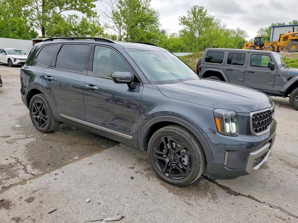 2023 Kia Telluride VIN 5XYP5DGC6PG382112 COPART salvage auction — MINOR DENT/SCRATCHES, MO - CERTIFICATE OF TITLE, sold $32,000 on 2026-07-02 (photo 4)