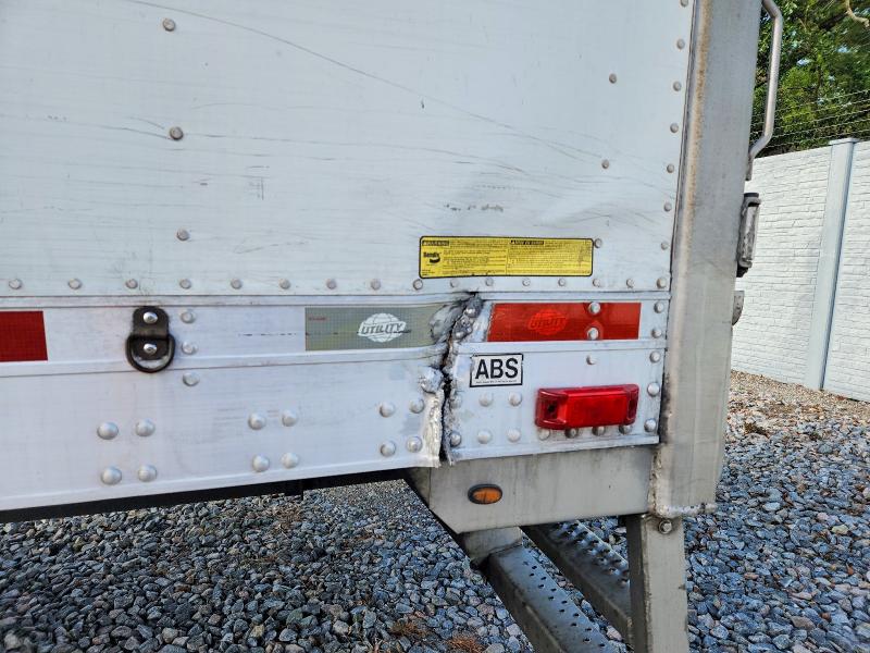 2016 Utility trailer Trailer VIN 1UYVS2530GM544503 COPART salvage auction — MINOR DENT/SCRATCHES, IL - CERTIFICATE OF TITLE, sold $4,400 on 2026-07-13 (photo 9)