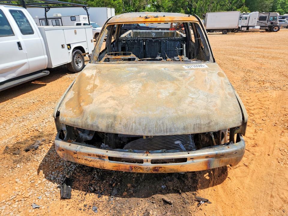 2001 Chevrolet Silverado 3500 VIN 1GCJC33171F165561 COPART salvage auction — ENGINE BURN, AL - CERT OF TITLE-PARTS ONLY SALVG, sold $200 on 2026-07-22 (photo 5)