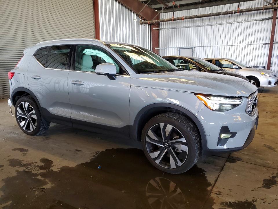 2025 Volvo Xc40 VIN YV4L12UE6S2531168 COPART salvage auction — REAR END, CA, sold $8,400 on 2026-07-23 (photo 4)