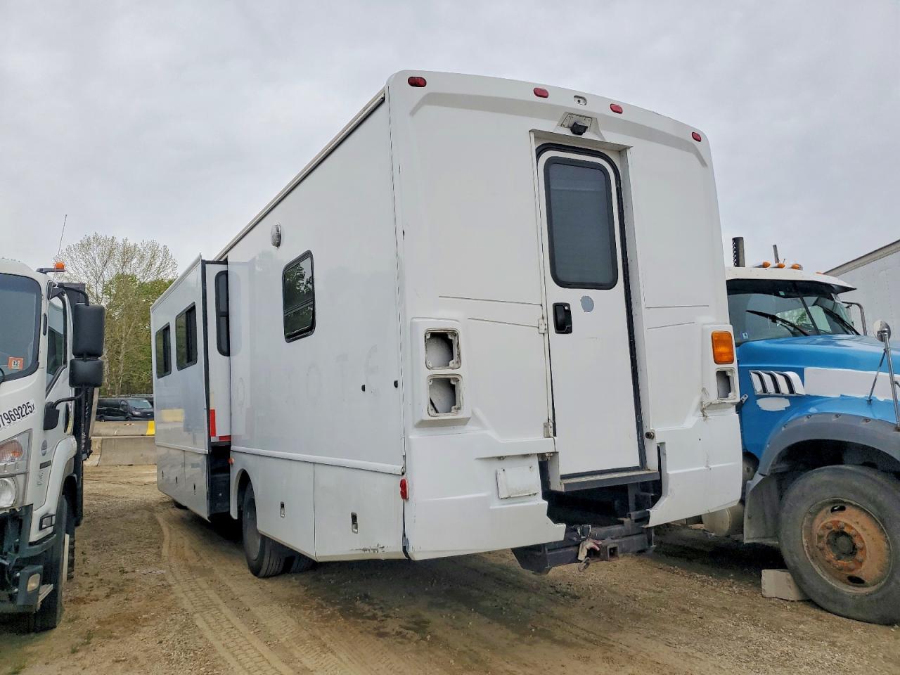 2007 Bounder Motorhome VIN 1F6NF53Y860A09415 COPART salvage auction — Normal Wear, NJ - CERTIFICATE OF TITLE, sold $125 on 2026-07-07 (photo 3)