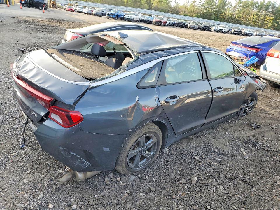 2021 Kia K5 VIN 5XXG14J21MG015792 COPART salvage auction — ROLLOVER, Salvage Title, sold $575 on 2026-08-24 (photo 3)