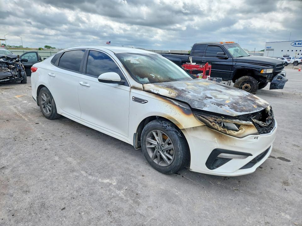 2019 Kia Optima VIN 5XXGT4L31KG297011 COPART salvage auction — ENGINE BURN, OK - CERTIFICATE OF TITLE-JUNKED, sold $150 on 2026-07-16 (photo 4)