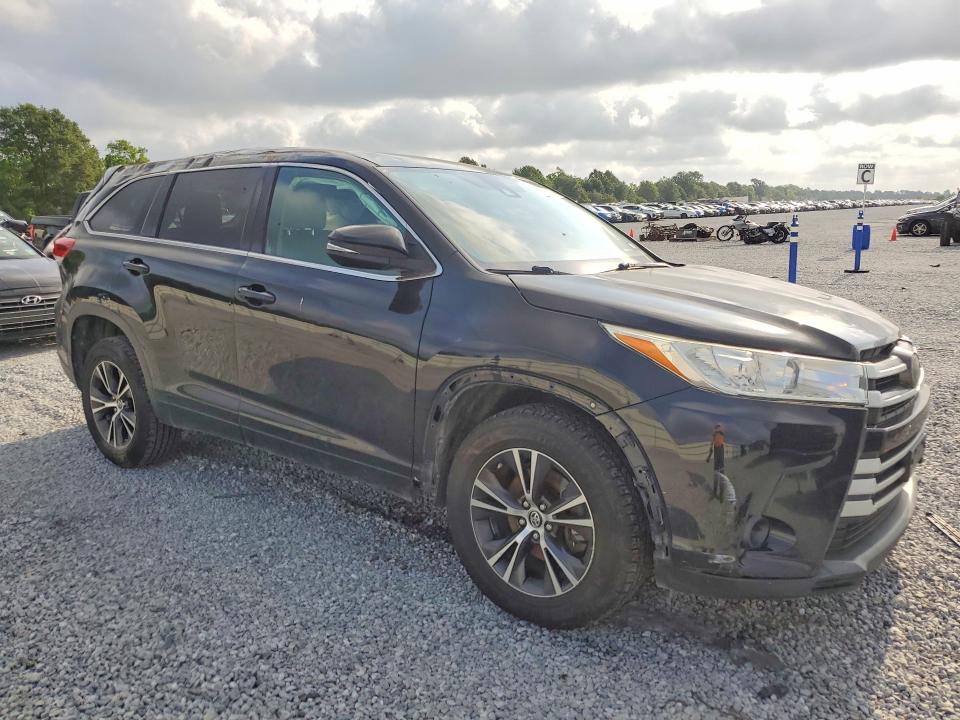 2018 Toyota Highlander VIN 5TDZZRFH7JS247223 COPART salvage auction — SIDE, Tx - Salvage Vehicle Title, sold $3,650 on 2026-07-06 (photo 4)