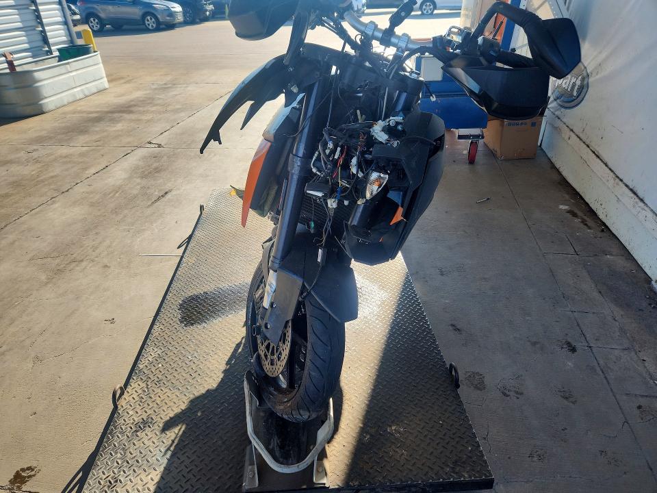 2010 Ktm 990 VIN VBKVS9406AM970054 COPART salvage auction — FRONT END, Tx - Salvage Vehicle Title, sold $100 on 2026-07-16 (photo 2)