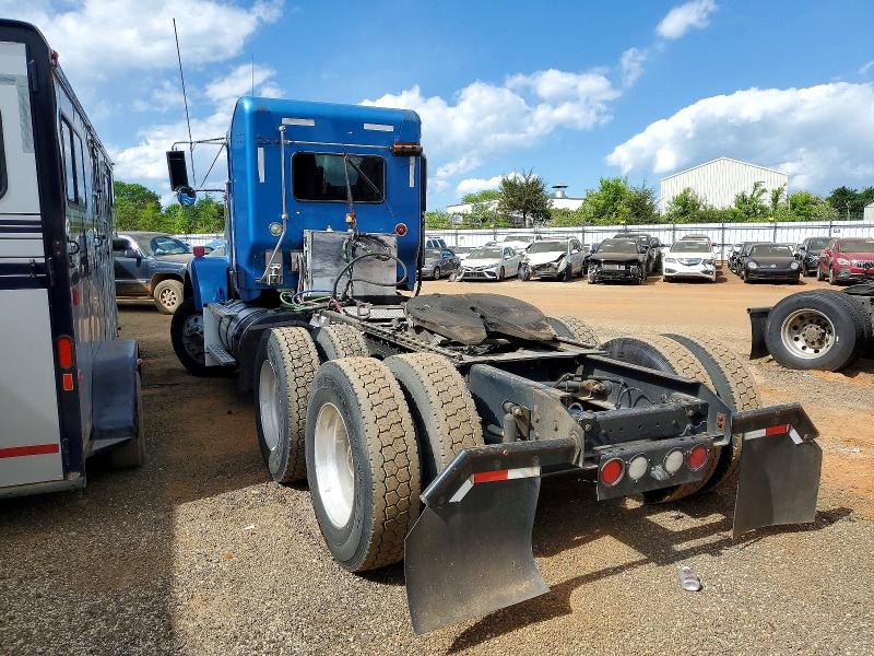 2016 Kenworth T800 VIN 1XKDD49X5GJ130121 COPART salvage auction — ROLLOVER, NC - SALVAGE CERTIFICATE OF TITLE, sold $2,000 on 2026-07-30 (photo 3)