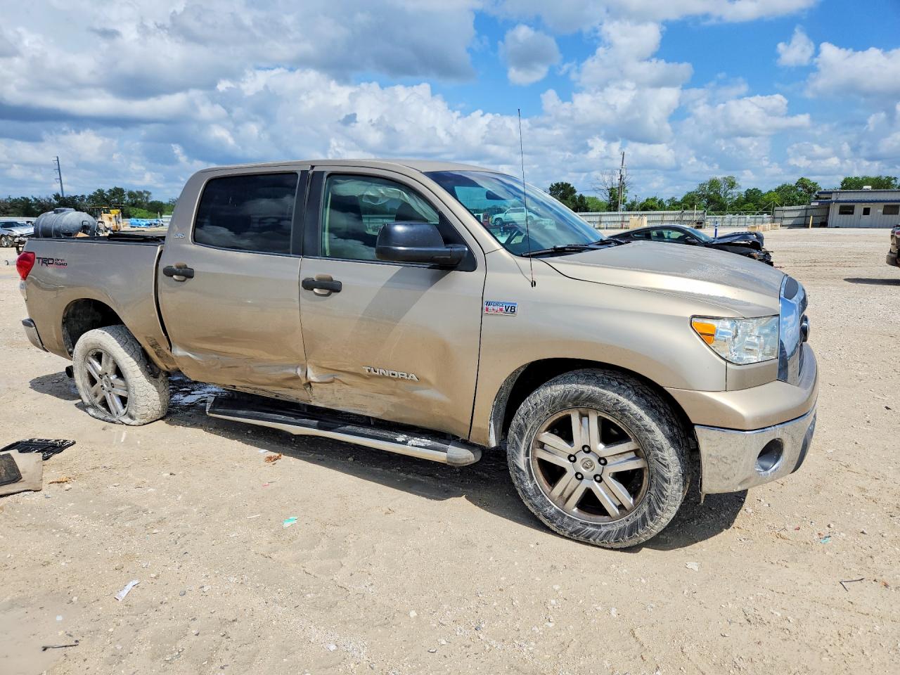 2007 Toyota Tundra VIN 5TBEV541X7S464727 COPART salvage auction — Side, TX - SALVAGE VEHICLE TITLE, sold $4,450 on 2026-06-25 (photo 4)