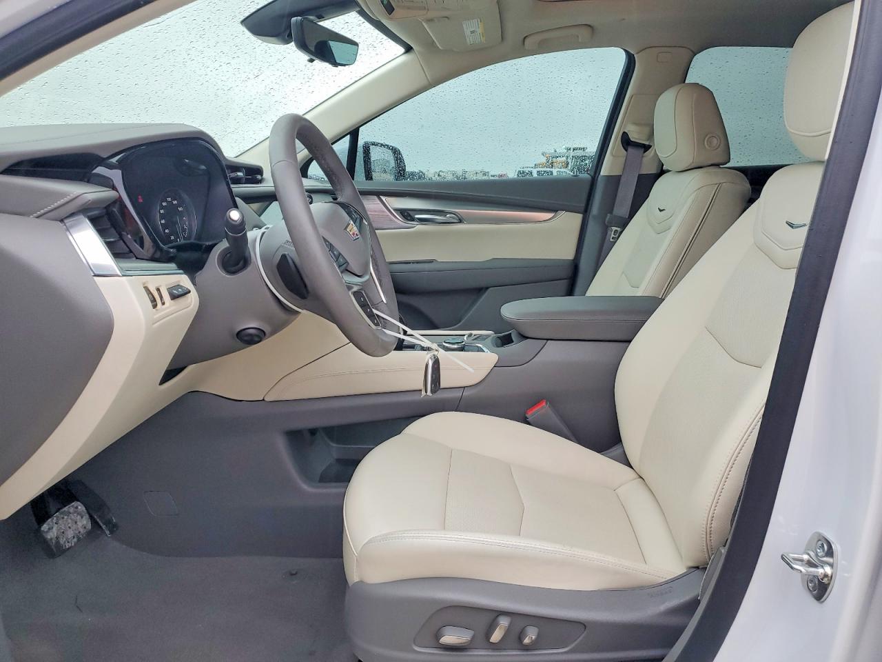 2025 Cadillac XT5 VIN 1GYKNCRS4SZ154722 COPART salvage auction — Front End, TX - SALVAGE VEHICLE TITLE, sold $17,000 on 2026-07-09 (photo 7)
