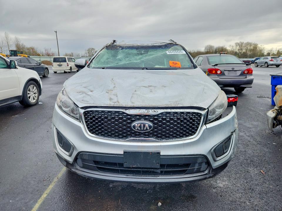 2017 Kia Sorento VIN 5XYPGDA3XHG267839 COPART salvage auction — ROLLOVER, Or - Salvage Title Certificate, sold $1,050 on 2026-07-27 (photo 5)