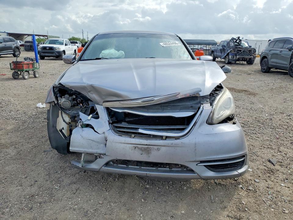 2013 Chrysler 200 VIN 1C3CCBAB6DN561171 COPART salvage auction — FRONT END, Tx - Salvage Vehicle Title, sold $300 on 2026-07-02 (photo 5)