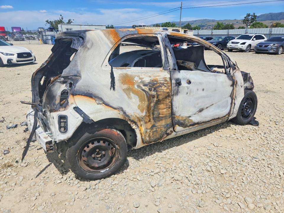 2007 Toyota Yaris VIN JTDJT923075067086 COPART salvage auction — BURN, Ca - Non-Repairable Vehicle Cert, sold $50 on 2026-07-09 (photo 3)