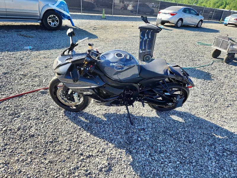 2025 Suzuki Gsx-r VIN JS1GR7MA6S7101080 COPART salvage auction — ROLLOVER, Sc - Cert Of Title-Salvage, sold $250 on 2026-07-27 (photo 3)