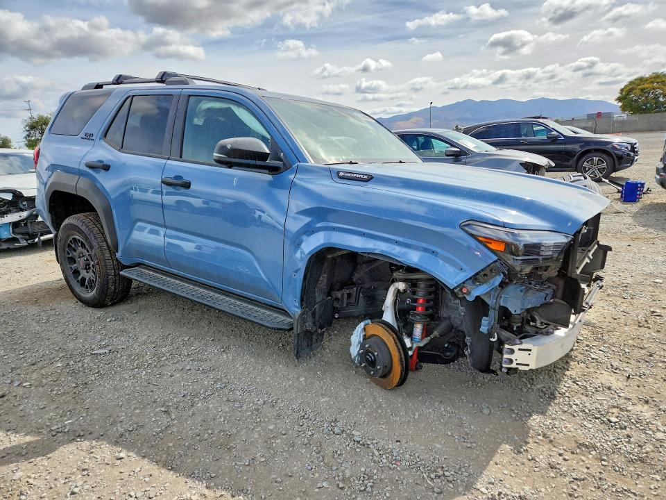 2025 Toyota 4runner VIN JTEVB5BR0S5021084 COPART salvage auction — FRONT END, Salvage Title, sold $5,300 on 2026-07-21 (photo 4)