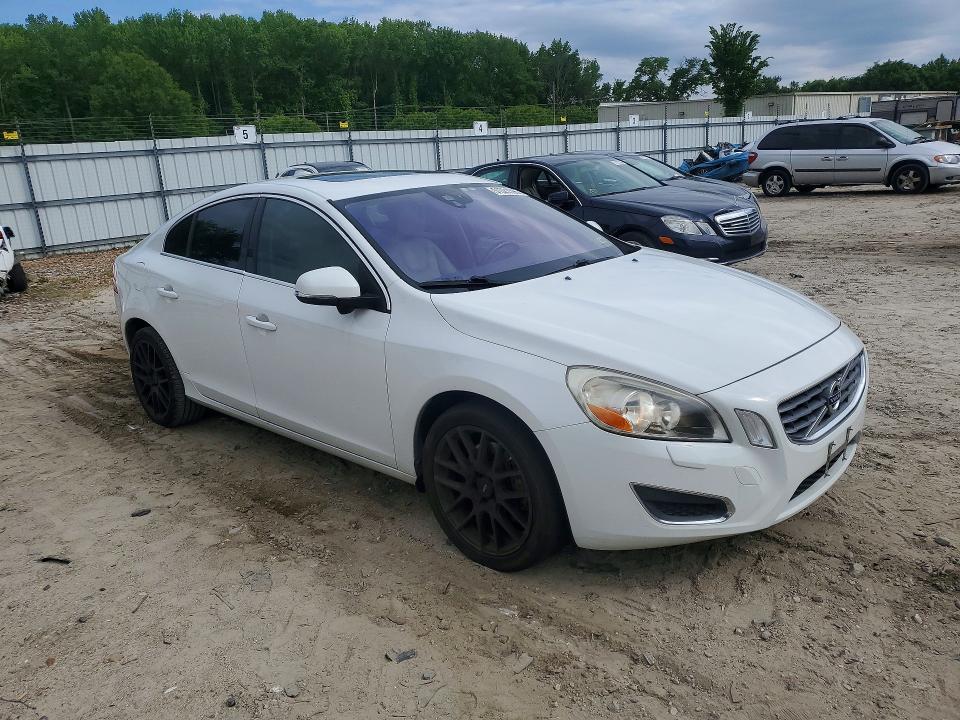 2013 Volvo S60 VIN YV1612FS1D1226585 COPART salvage auction — REAR END, ID - CERTIFICATE OF TITLE, sold $425 on 2026-08-11 (photo 4)