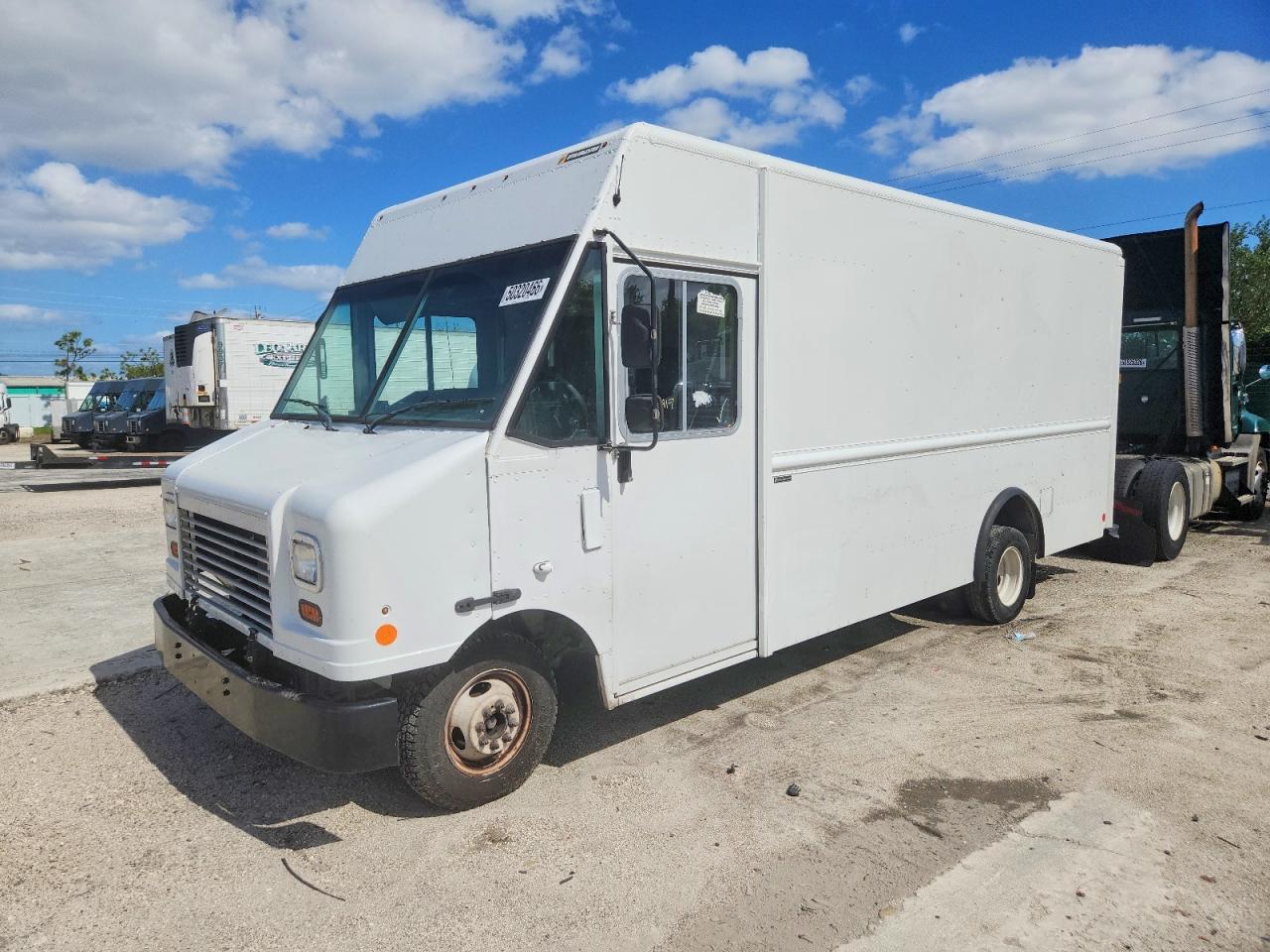 2023 Ford E-450 VIN 1FC4E4KN6PDD06917 COPART salvage auction — Minor Dent/Scratches, FL - CERTIFICATE OF TITLE (P), sold $16,600 on 2026-07-03 (photo 2)