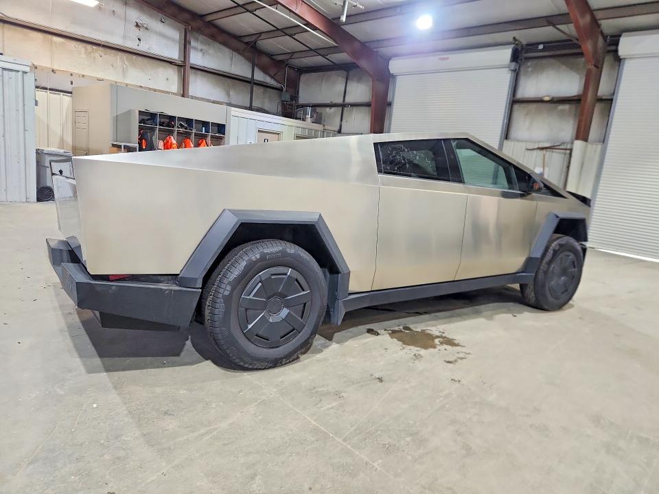 2026 Tesla Cybertruck VIN 7G2CEHED0TA090176 COPART salvage auction — Front End, MA - CERT OF TITLE-SALVAGE, sold $32,750 on 2026-06-19 (photo 3)