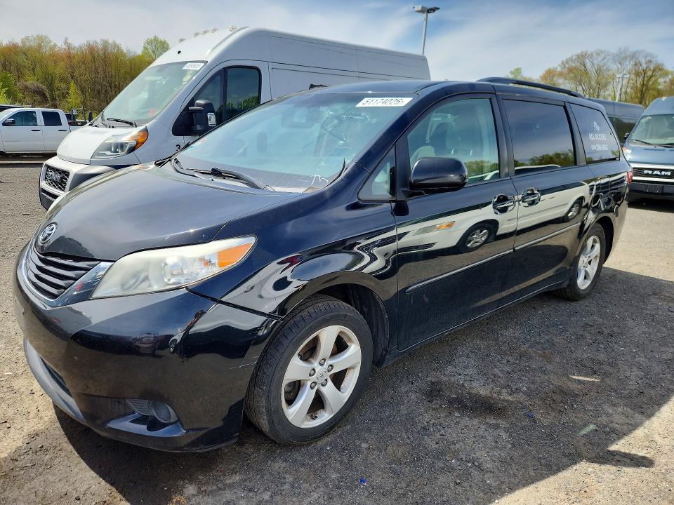 2017 Toyota Sienna VIN 5TDKZ3DCXHS816680 COPART salvage auction — MINOR DENT/SCRATCHES, Ri - Certificate Of Title, sold $6,900 on 2026-07-31 (photo 1)