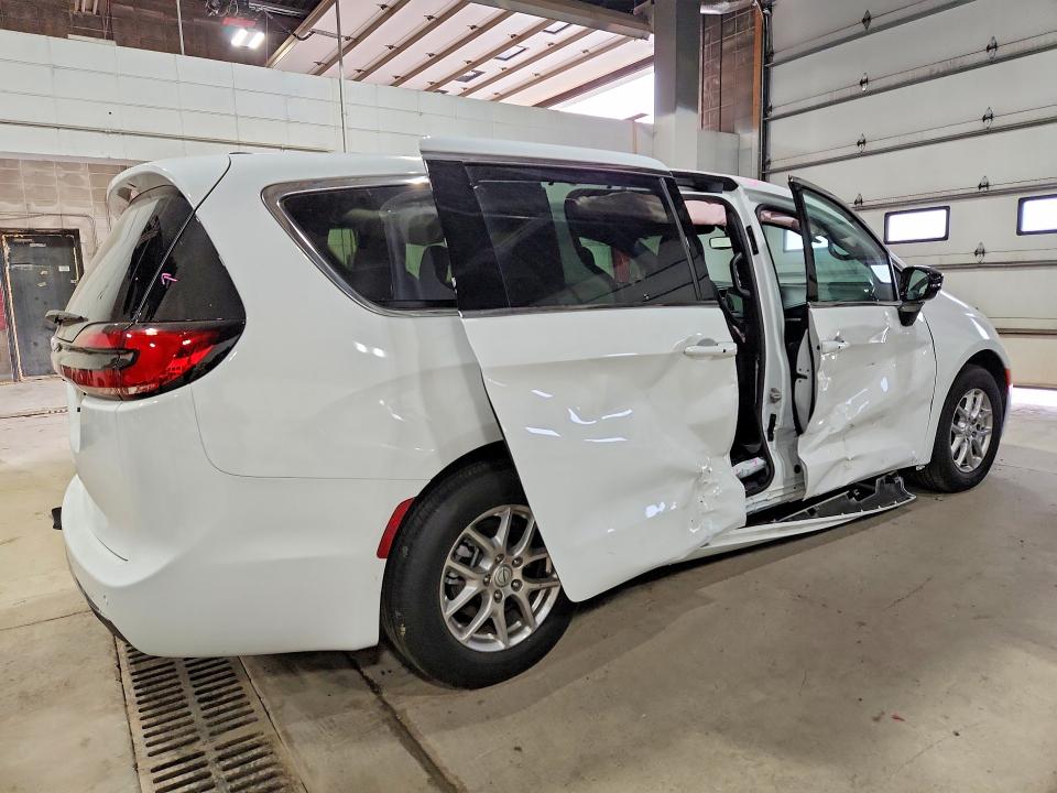 2026 Chrysler Pacifica VIN 2C4RC1BG9TR177820 COPART salvage auction — SIDE, Mn - Cert Of Title-Salvage, sold $7,100 on 2026-07-28 (photo 3)