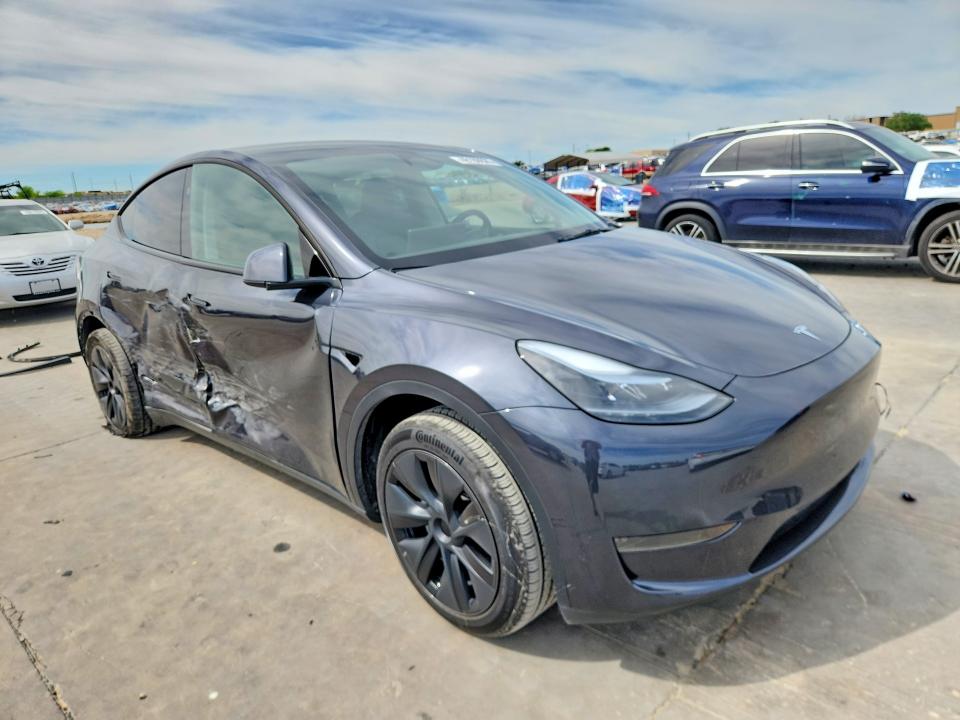 2025 Tesla Model y VIN 7SAYGDED1SA376194 COPART salvage auction — SIDE, Tx - Certificate Of Title, sold $16,100 on 2026-07-16 (photo 4)