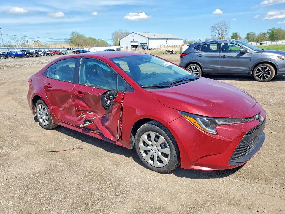 2026 Toyota Corolla VIN 5YFB4MDE9TP423017 COPART salvage auction — SIDE, Salvage Title, sold $4,150 on 2026-07-13 (photo 4)