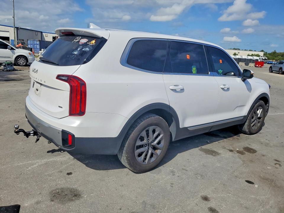 2023 Kia Telluride VIN 5XYP2DGC2PG381953 COPART salvage auction — SIDE, Salvage Title, sold $4,050 on 2026-07-28 (photo 3)