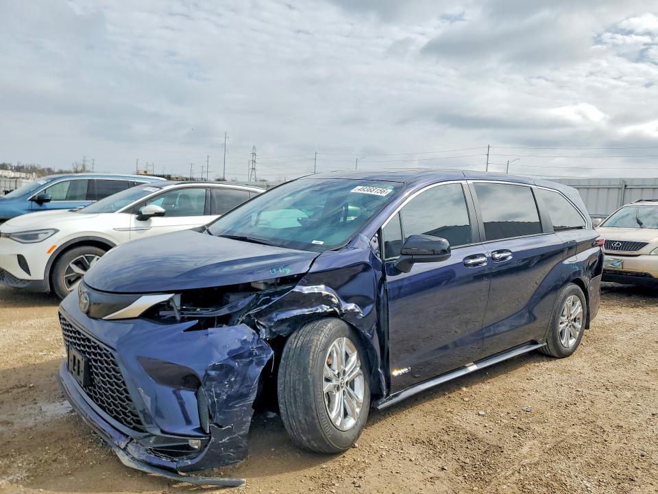 2021 Toyota Sienna VIN 5TDXSKFC9MS005318 COPART salvage auction — FRONT END, Ia - Cert Of Title-Salvage Title, sold $1,550 on 2026-07-29 (photo 1)