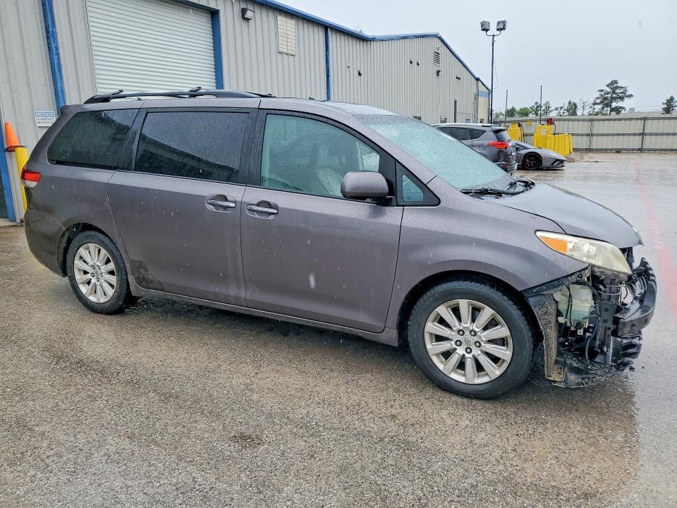 2011 Toyota Sienna VIN 5TDYK3DC5BS067518 COPART salvage auction — FRONT END, Tx - Certificate Of Title, sold $3,050 on 2026-07-02 (photo 4)