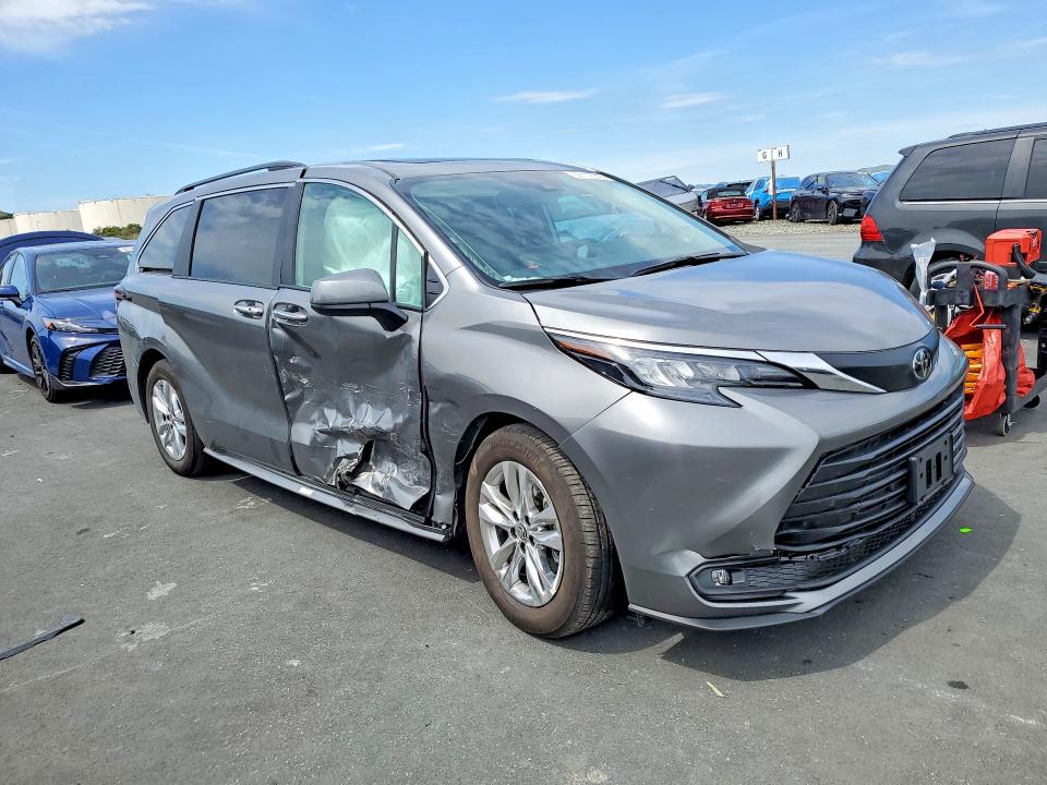 2026 Toyota Sienna VIN 5TDYSKFC4TS233617 COPART salvage auction — SIDE, Ca - Salvage Certificate, sold $25,500 on 2026-07-20 (photo 4)