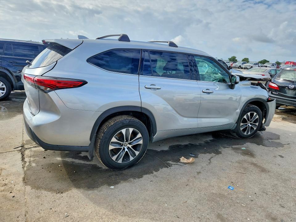 2021 Toyota Highlander VIN 5TDGZRBH1MS074283 COPART salvage auction — SIDE, Tx - Certificate Of Title, sold $400 on 2026-07-29 (photo 3)