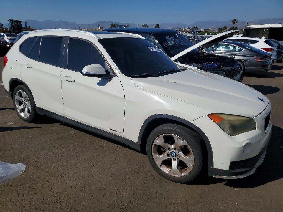 2015 BMW X1 VIN WBAVM1C54FVW56833 COPART salvage auction — MINOR DENT/SCRATCHES, Ca - Dis/Dlr/Exp Only Clean Title, sold $1,150 on 2026-07-08 (photo 4)