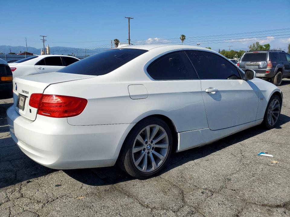 2013 BMW 3 series VIN WBAKE5C51DJ107537 COPART salvage auction — MINOR DENT/SCRATCHES, Ca - Dis/Dlr/Exp Only Clean Title (P), sold $2,200 on 2026-07-27 (photo 3)