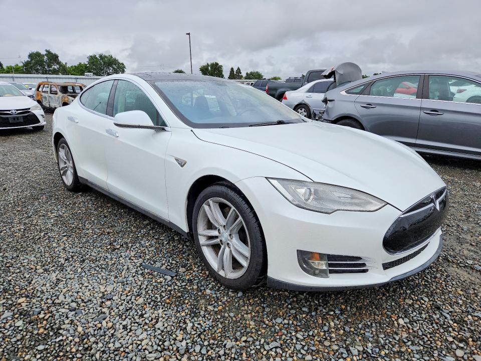 2013 Tesla Model s VIN 5YJSA1CP6DFP05722 COPART salvage auction — UNDERCARRIAGE, Salvage Title, sold $2,350 on 2026-07-14 (photo 4)