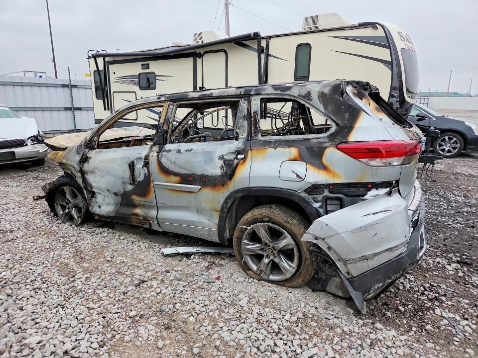 2019 Toyota Highlander VIN 5TDDZRFH9KS926938 COPART salvage auction — BURN, Il - Junking Cert Of A Vehicle, sold $200 on 2026-07-22 (photo 2)
