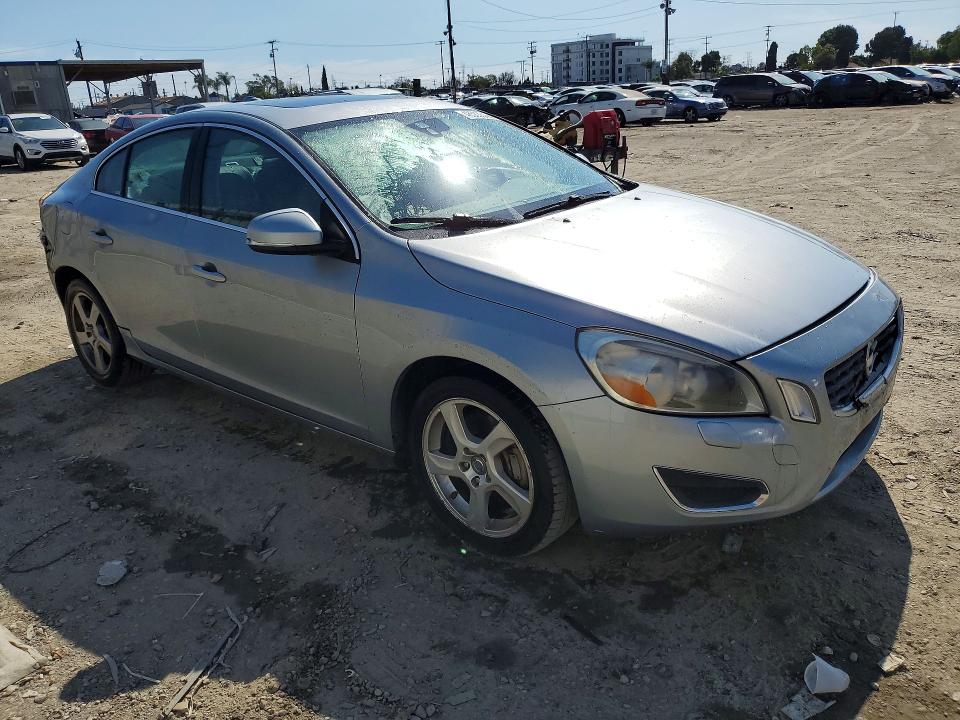 2013 Volvo S60 VIN YV1612FS7D2201572 COPART salvage auction — FRONT END, Wa - Vehicle Cert Of Ownership-Titl, sold $475 on 2026-08-31 (photo 4)