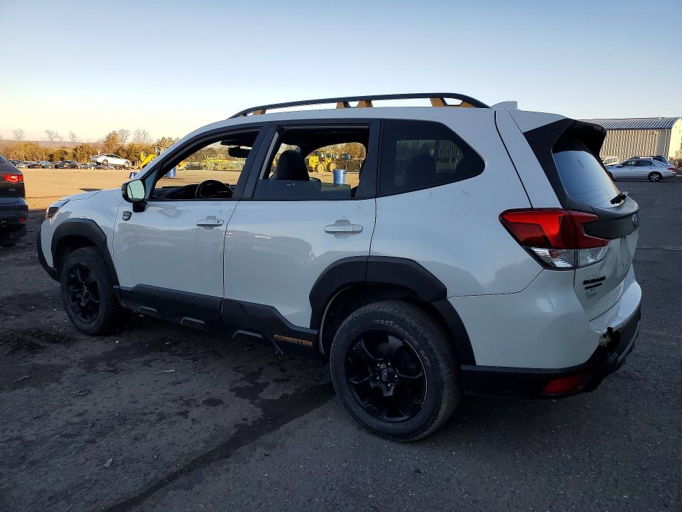 2022 Subaru Forester VIN JF2SKAMCXNH439892 COPART salvage auction — SIDE, Salvage Title, sold $7,600 on 2026-07-14 (photo 2)