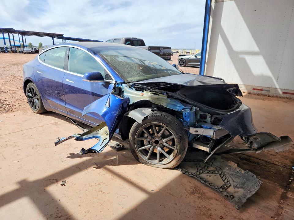 2020 Tesla Model 3 VIN 5YJ3E1EAXLF705917 COPART salvage auction — SIDE, Az - Cert Of Title - Salvage, sold $175 on 2026-07-28 (photo 4)