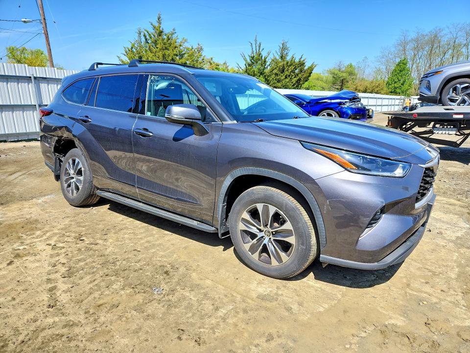 2021 Toyota Highlander VIN 5TDHZRBH5MS107497 COPART salvage auction — SIDE, NJ - CERT OF TITLE-SALVAGE, sold $19,000 on 2026-07-15 (photo 4)