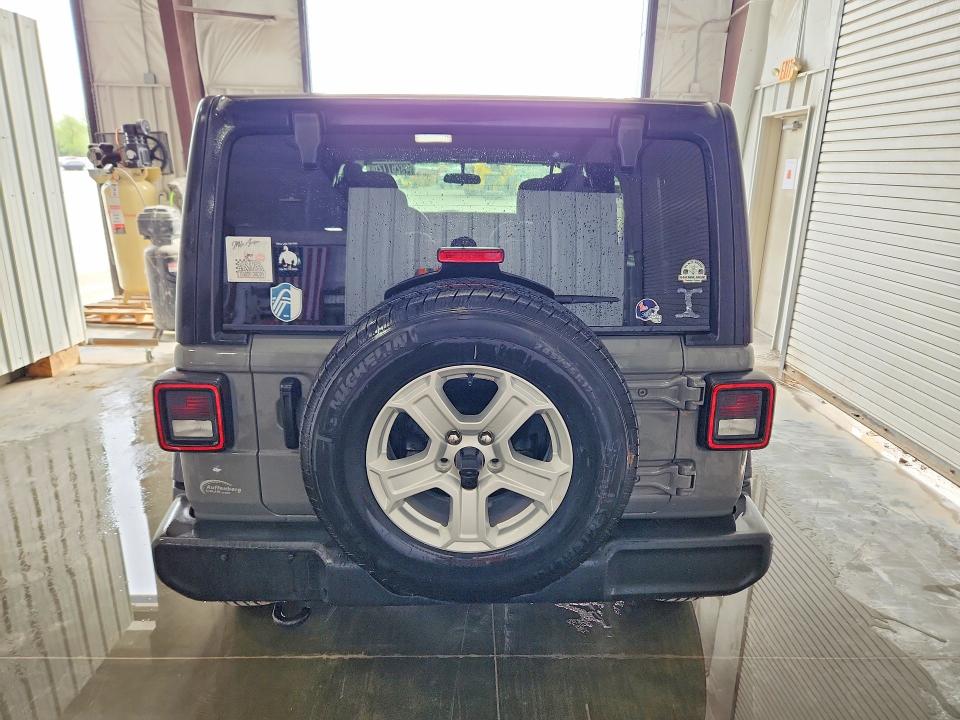 2022 Jeep Wrangler unlimited VIN 1C4HJXDG7NW230266 COPART salvage auction — MINOR DENT/SCRATCHES, IL - CERTIFICATE OF TITLE, sold $17,000 on 2026-07-16 (photo 6)