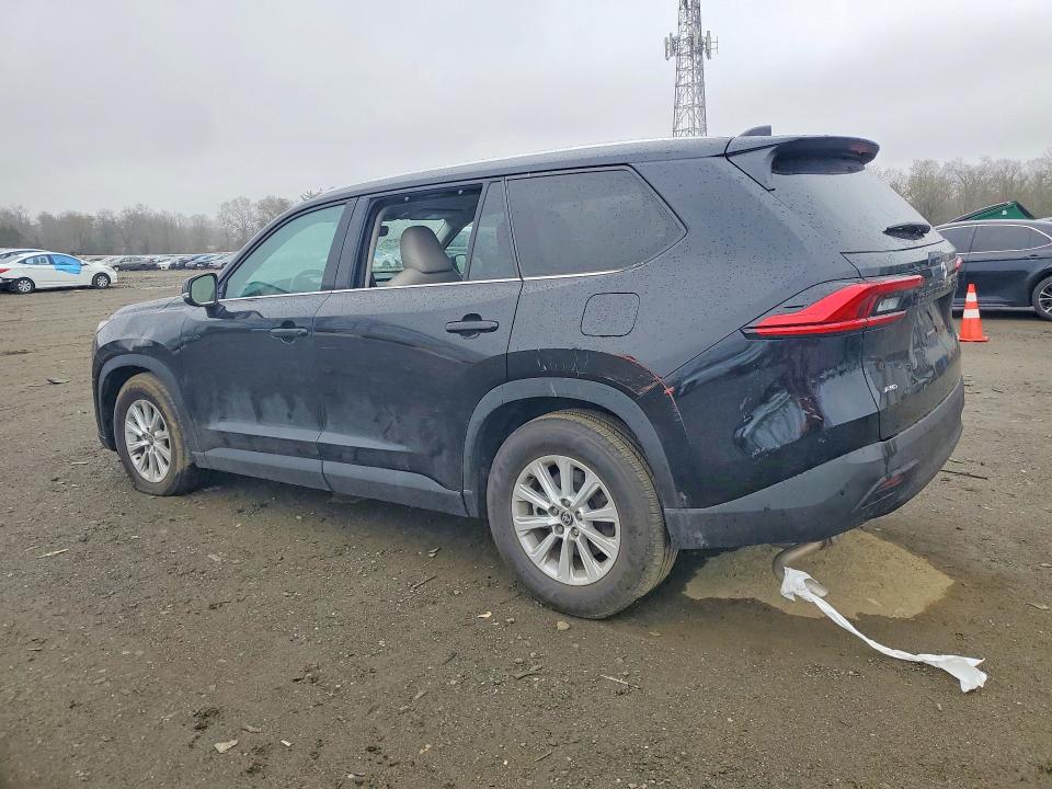 2024 Toyota Highlander VIN 5TDAAAB58RS015971 COPART salvage auction — MINOR DENT/SCRATCHES, NJ, sold $22,400 on 2026-07-15 (photo 2)