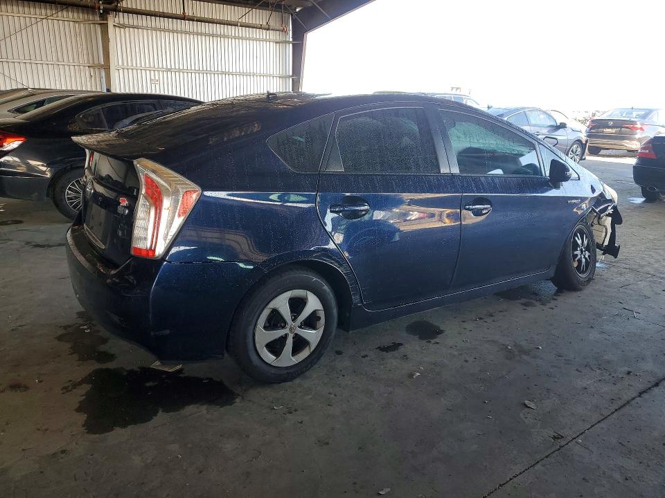 2015 Toyota Prius VIN JTDKN3DU5F0483339 COPART salvage auction — ROLLOVER, CA - NON-REPAIRABLE VEHICLE CERT, sold $550 on 2026-07-27 (photo 3)