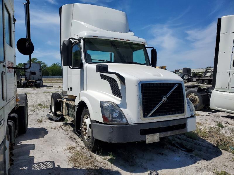 2017 Volvo VIN 4V4N39TG3HN987979 COPART salvage auction — MECHANICAL, In - Certificate Of Title, sold $5,000 on 2026-08-04 (photo 1)