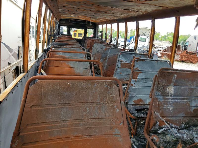 2011 Freigliner VIN 4UZABRDT6BCAT6234 COPART salvage auction — BURN, TX - NONREPAIRABLE TITLE, sold $225 on 2026-08-25 (photo 6)