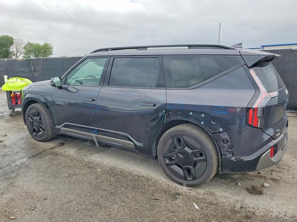 2025 Kia Ev9 VIN 5XYAEFS54SG002686 COPART salvage auction — SIDE, Fl - Cert Of Title Slvg Rebuildable, sold $11,200 on 2026-07-28 (photo 2)