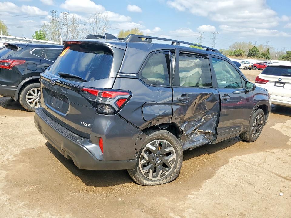 2025 Subaru Forester VIN JF2SLDDC5SH408530 COPART salvage auction — SIDE, Salvage Title, sold $7,700 on 2026-09-01 (photo 3)