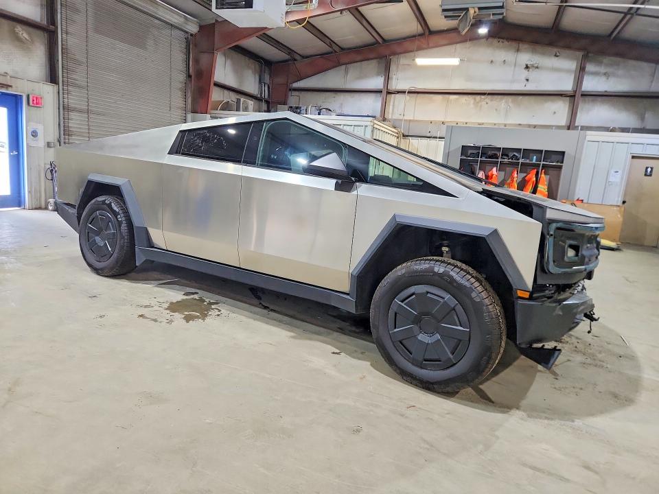 2026 Tesla Cybertruck VIN 7G2CEHED0TA090176 COPART salvage auction — Front End, MA - CERT OF TITLE-SALVAGE, sold $32,750 on 2026-06-19 (photo 4)