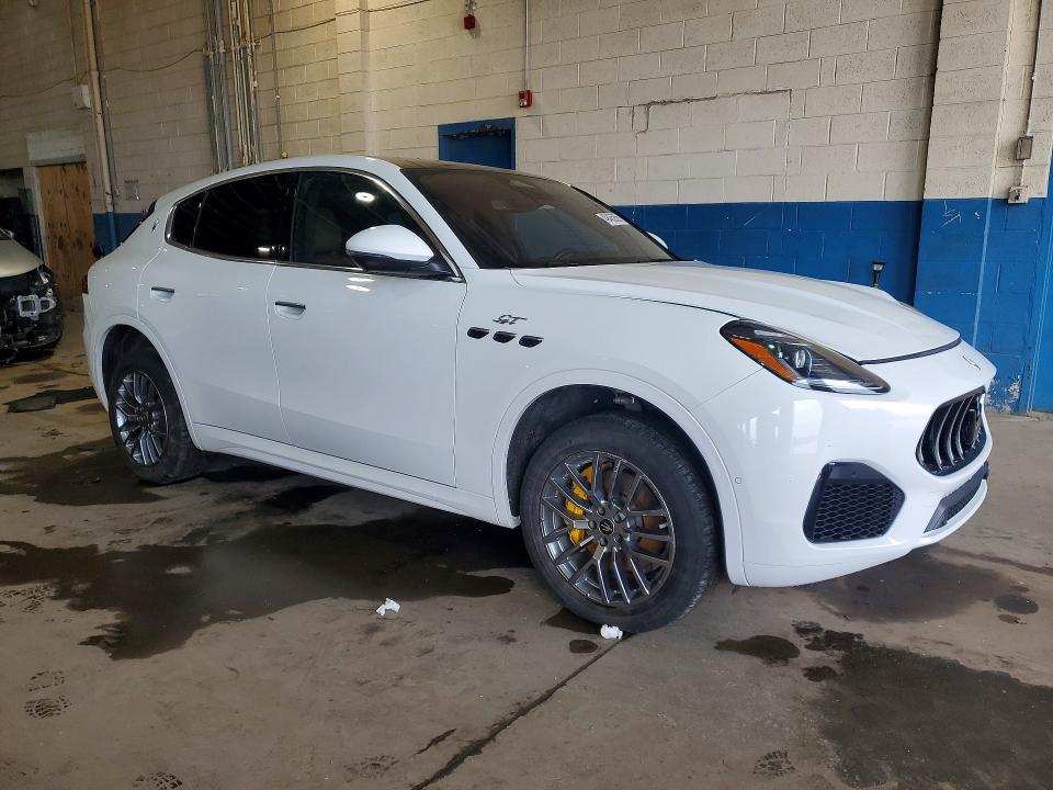 2023 Maserati Grecale VIN ZN682AVA3P7434109 COPART salvage auction — REAR END, Mi - Scrap Certificate Of Title, sold $10,300 on 2026-07-14 (photo 4)
